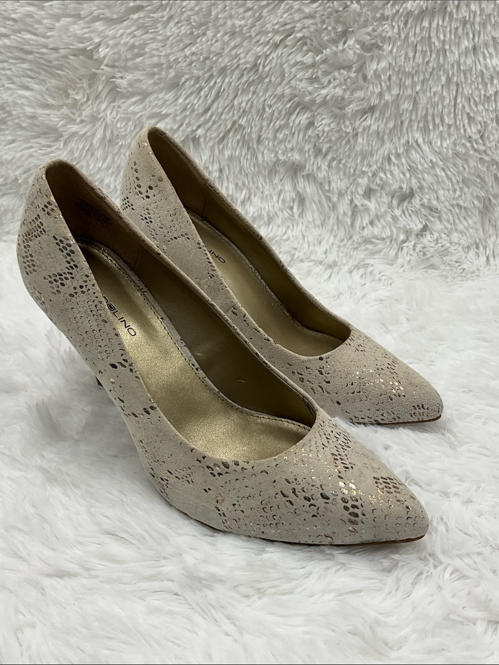 Bandolino Pumps Size 9 Champagne /Gold-tone Snakeskin look 4” Woodgrain Heel